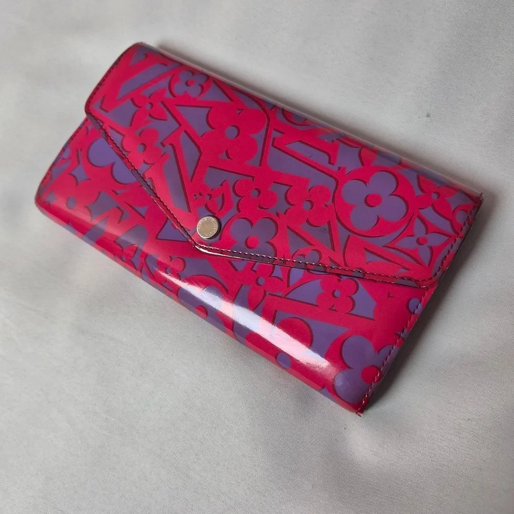 Authentic 🌸 Louis Vuitton Rose Indian Sweet Vernis Wallet